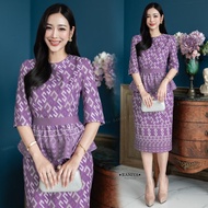 ชุดทำงาน ชุดออกงาน ผ้าพิมพ์ลายไทยลายขอพระราชทาน ผ้านุ่มมาก สวยสบายลายสวยเด่นค่ะ เป็นชุด 2 ชิ้น สีเขี