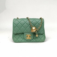 CHANEL CF口蓋包方胖子綠色羊皮晶片開金扣金球調節扣