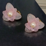 vintage jewelry AVON 透明塑料珍珠粉色蘭花 夾式耳環