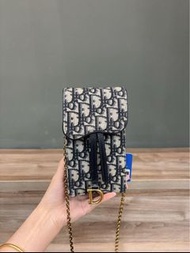 Dior 老花刺繡馬鞍形手機包
