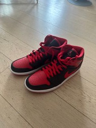 Nike Air Jordan 1 Mid 紅黑