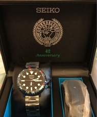 精工 Seiko x 香港警察隊員佐級協會 JPOA 42週年紀念手錶 限量版1977隻 full set with box, manual 另附原廠尼龍錶帶一條 谷入谷出 全新無帶過