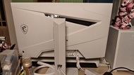 MSI 白色電競顯示器 芒