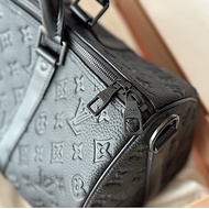 Travel premium black cowhide pillow bag 35cm in size, which is truly suitable for boys to accommodat