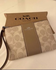 Coach  手拿包