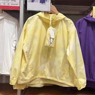2024แท้สไตล์ญี่ปุ่น UNIQLO เสื้อแจ็คเก็ตสำหรับผู้หญิงเสื้อโค้ทกันรังสีอัลตราไวโอเลตมีฮู้ดเสื้อ457470