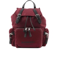 BURBERRY The Rucksack 標誌印花尼龍中型軍旅背包（酒紅色） _廠商直送