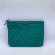 Chanel香奈兒綠色羊皮手包/手拿包，鐳射22開，經典菱格紋，尺寸27×20cm
