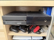 Microsoft Xbox One 主機加一對手制，連大量 Xbox 360 遊戲碟