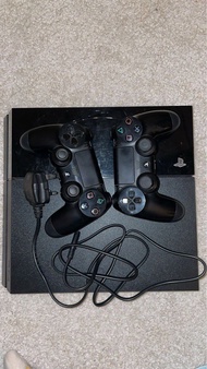 PS4 Playstation 4 - 500GB + 2 Controllers