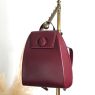 【 日本直送 名牌中古包 】Cartier 卡地亞 Must de Cartier 雙肩背包 酒紅 鎖頭 標誌 皮革 後背包 vintage bzjsdj