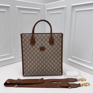 99新 GUCCI 古馳竪款托特包 復古圓標手提公文托特包 容量超大 電腦 文件 隨身雜物都能裝 男女通用通勤款 職場氛圍感神器~~尺寸:30*32*10  編碼:B039261171 附件:肩帶 說