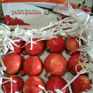 buah delima merah manis import /1buah