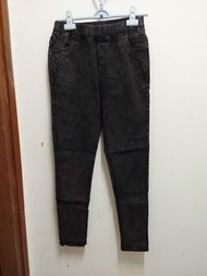 黑色弹力牛仔褲，腰27-33吋，長38吋