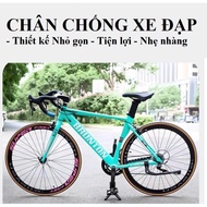 Bicycle kickstand mounted on pedals, compact and convenient bicycle kickstand