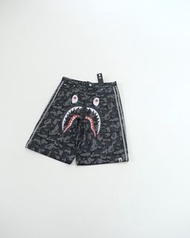 全新Adidas originals × BAPE 聯名款 SHARK DENIM JORTS 鯊魚褲 舒適休閒純棉運動牛仔短褲Adidas 短褲 Adidas Shorts BAPE 短褲 BAPE