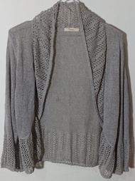 Cardigan Rajut Abu-Abu dengan Detail Renda – Anggun & Nyaman PreLoved