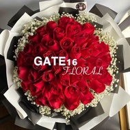 💐預訂鮮花花束 💍求婚花束 🎂生日花束❤️50枝紅玫瑰花  🌹花材：50枝紅玫瑰，早鳥價：$1088(包送貨) 📐花束高度約55cm 💡LED燈+$15 📝心意卡+$8 🪧生日/周年紀念/畢業插牌+$