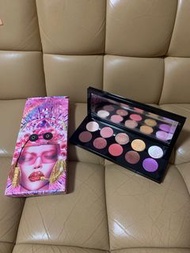 全新Pat McGrath Labs 九代眼影盤 IX eyeshadow palette 全新冇用過 下排左邊第二粒有瑕疵 圖三影咗 唔影響使用 介意勿拍 建議見面交收 十色 mothership 
