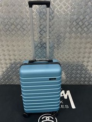 可上hk express：20 吋行李箱；20 inch luggage for handcarry 55 x 35 x 22cm