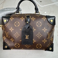 LV盒子包       98新LV路易威登PETITE MALLE SOUPLE系列黑色牛皮軟盒子