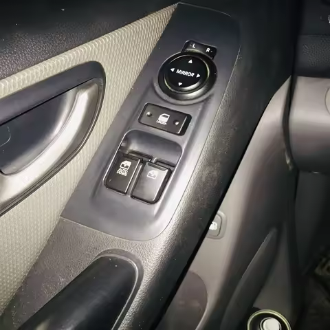 Electric Power Window Master Lifter Switch For Hyundai H1 H-1 Starex i800 Grand iMax 2007-2016 93571