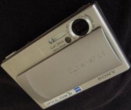 含1顆電池, MS卡 512MB, 有很多套.新力牌SONY DSC-T1銀色數位相機