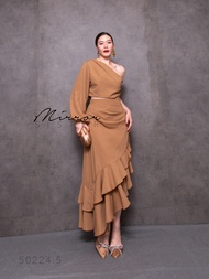 🔖Mirrorsister 50224.5 เดรสไหล่เดียว ช่วงเอวเว้าเบาๆ ช่วงล่างกระโปรงทรงเฉียงแต่งชายระบาย2ชั้น เนื้อผ้