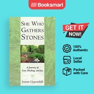 She Who Gathers Stones - Paperback - English - 9781450246354