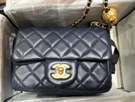 全新 Chanel 17cm 深藍色方胖子 金球斜咩袋 Bag BRAND STATION. 尖沙咀樂道1號地鋪