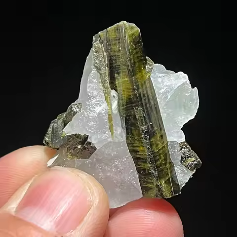 100% natural raw green tourmaline mineral specimen crystal quartz healing stone for home and garden 