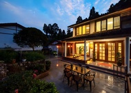 Yandang Mountain South Moon House