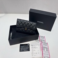 二手CHANEL黑色荔枝皮金釦coco翻蓋長夾AP0241