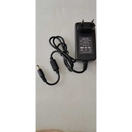 12V 2.5A OUTPUT Adapter MODEL XH1200-2500WG INPUT 100-240VAC 50/ 60Hz 0.8A