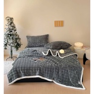1-layer rabbit fur blanket. 1.8kg