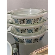 Pyrex Vintage Chelsea 8.5 inch With Glass Lid