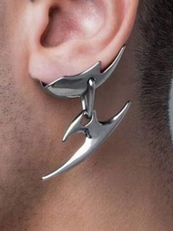 一款時尚個性的嘻哈電子機械朋克手裏劍形狀匕首風格耳垂式耳夾，適合男女佩戴潮流配飾
