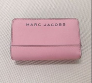 Marc Jacobs 中夾