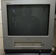熱賣（二手）Sony KV-VF14M77 14吋 多系統 平面直角 電視 內建 VHS 錄影機詢價