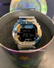 Montres Company 香港註冊公司(33年老店) 卡西歐 CASIO G-Shock 塗鴉 八角形 金屬質感 藍色IP離子鍍膜 GM5600 GM5600SS GM-5600 GM-5600