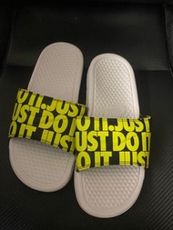 Nike拖鞋