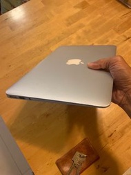 多部 multiple units 精揀二手蘋果 MacBook Air /pro 11” 或 13”屏幕 Intel i5 超薄及超輕型時尚手提電腦