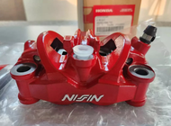 ปั้มเบรค NISSIN 100mm 4Pot ปั้ม พร้อมผ้าเบรค แท้ศูนย์ ( ปั้มเบรคหน้า CB150R )