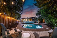 Manatee Manors - Waterfront Tropical Oasis with Pool, Tiki Bar, &amp; EPIC Backyard