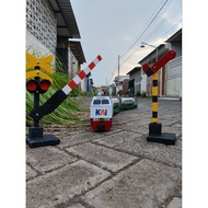 CC206 white orange locomotive + 2 Pertamina carriages - Miniature Wooden Train