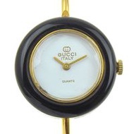 二手 Gucci 女士鍍金石英錶，配有白色錶盤和模擬顯示器。
