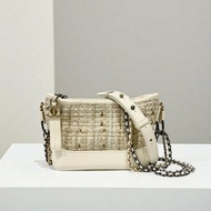 CHANEL - 白色毛呢流浪包（小號）