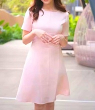 G2000 ชุดเดรสแขนสั้นสีชมพู เดรสผู้หญิงทรงเข้ารูป เดรสสีชมพูทรง FIT AND FLARE ชุดเดรส