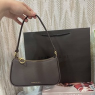 กระเป๋าสะพายข้าง CHARLES and KEITH 8 นิ้ว