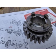 Honda NSR150RR Gear Counter Shaft 6th (22T) 23501-KW6-900. #109